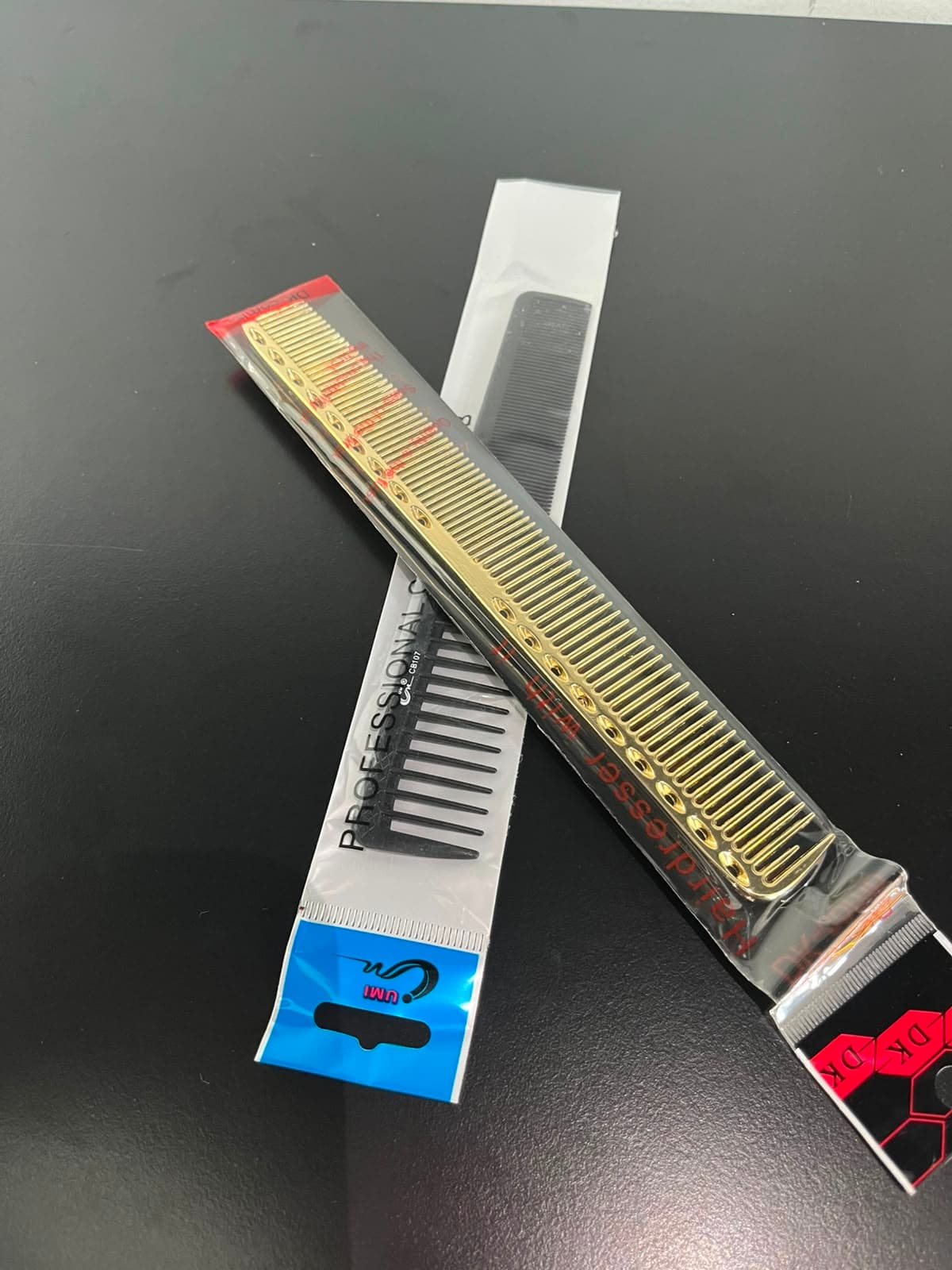 Peine Metálico Profesional Barber Edición Gold de Precisión